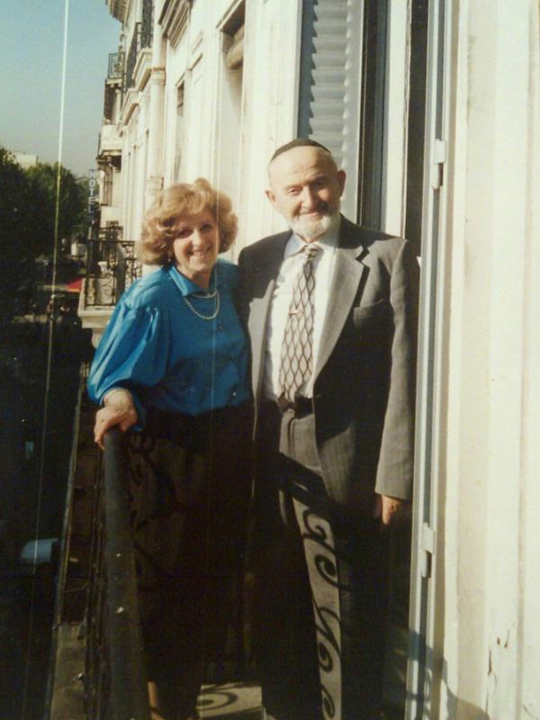 Edith and Shlomo Tzvi Davidovici on a balcony in Paris
