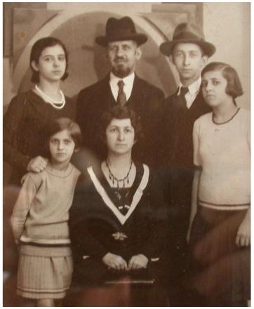 Stern family portrait before World War II, Edith Davidovici's family in pre-war France