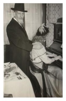 Rabbi Yehuda Leibish Stern, Edith's father, at the piano